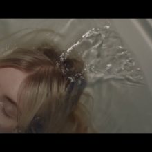 オンタリオ州のシンガーソングライター Ellis、デビューアルバム『Born Again』を Fat Possum から 4/3 リリース!