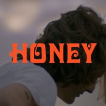King Gizzard & The Lizard Wizard、新曲「Honey」のMV公開!