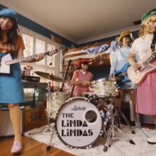 LAのパンクバンド The Linda Lindas、デビューアルバム『Growing Up』をリリース！
