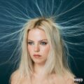 アメリカの女優/歌手 Reneé Rapp、デビューアルバム『Snow Angel』を 8/18 リリース！