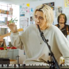 藤井風、NPR Music の人気企画 Tiny Desk Concerts JAPAN に出演したパフォーマンス映像が公開！