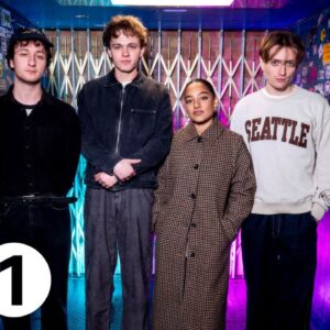 R&B / Wallace - English Teacher デビューシングル UKリーズのポストパンク・バンド English Teacher、デビュー