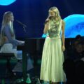 AURORA、ノルウェーのグラミー賞 Spellemannprisen に出演したパフォーマンス映像を公開！