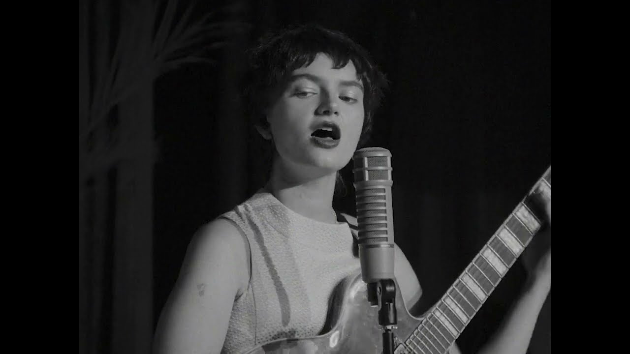 ロンドンのアートロック・トリオ mary in the junkyard、ニューシングル「drains」をリリース！