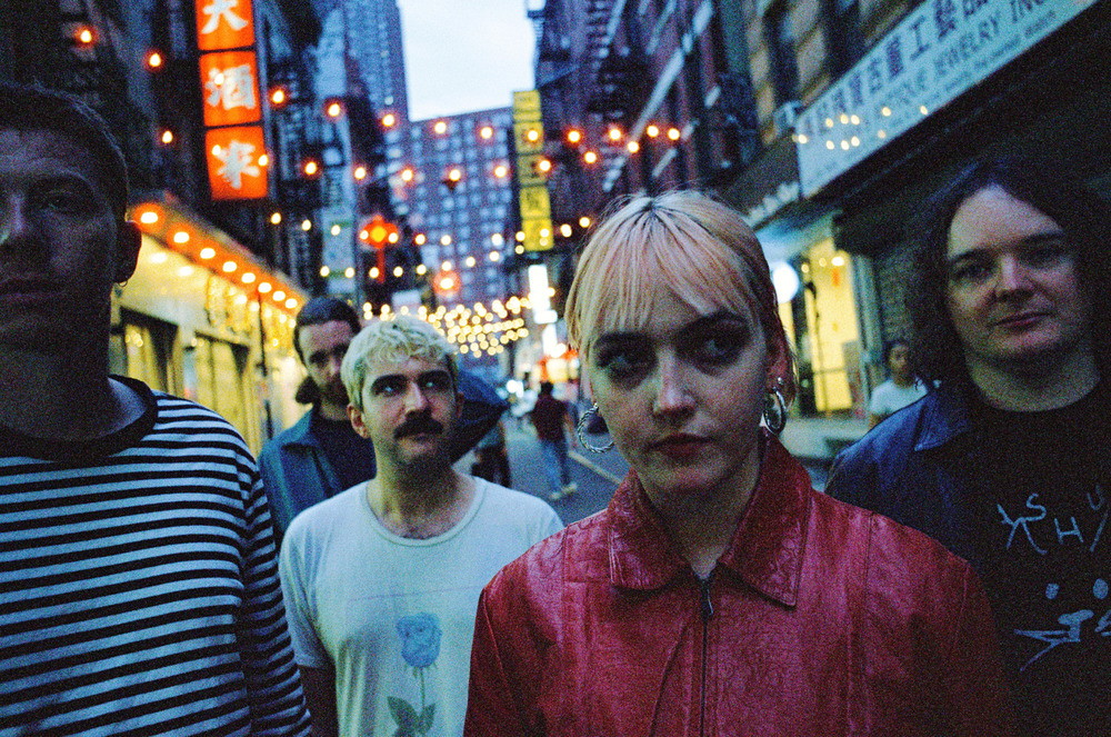 アイルランドの実験的なロックバンド Just Mustard、待望のニューアルバム『WE WERE JUST HERE』を 10/24 リリース！